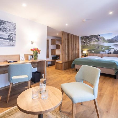 Hotel La Cruna Sedrun Ngoại thất bức ảnh