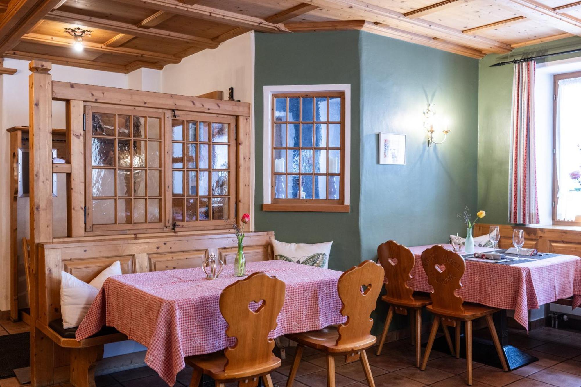 Hotel La Cruna Sedrun Ngoại thất bức ảnh