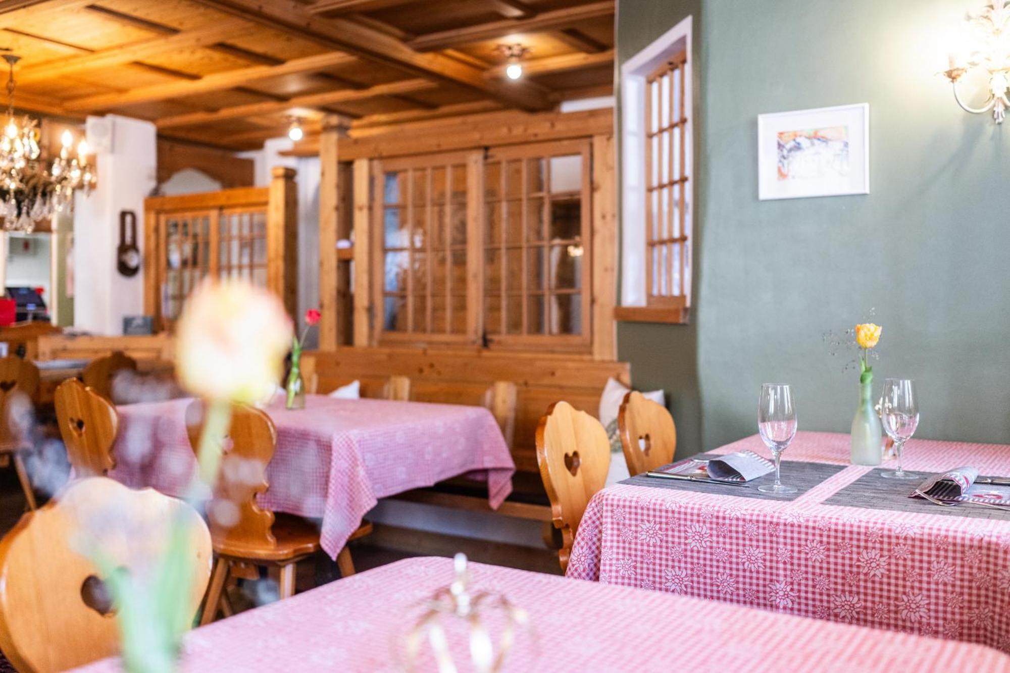 Hotel La Cruna Sedrun Ngoại thất bức ảnh