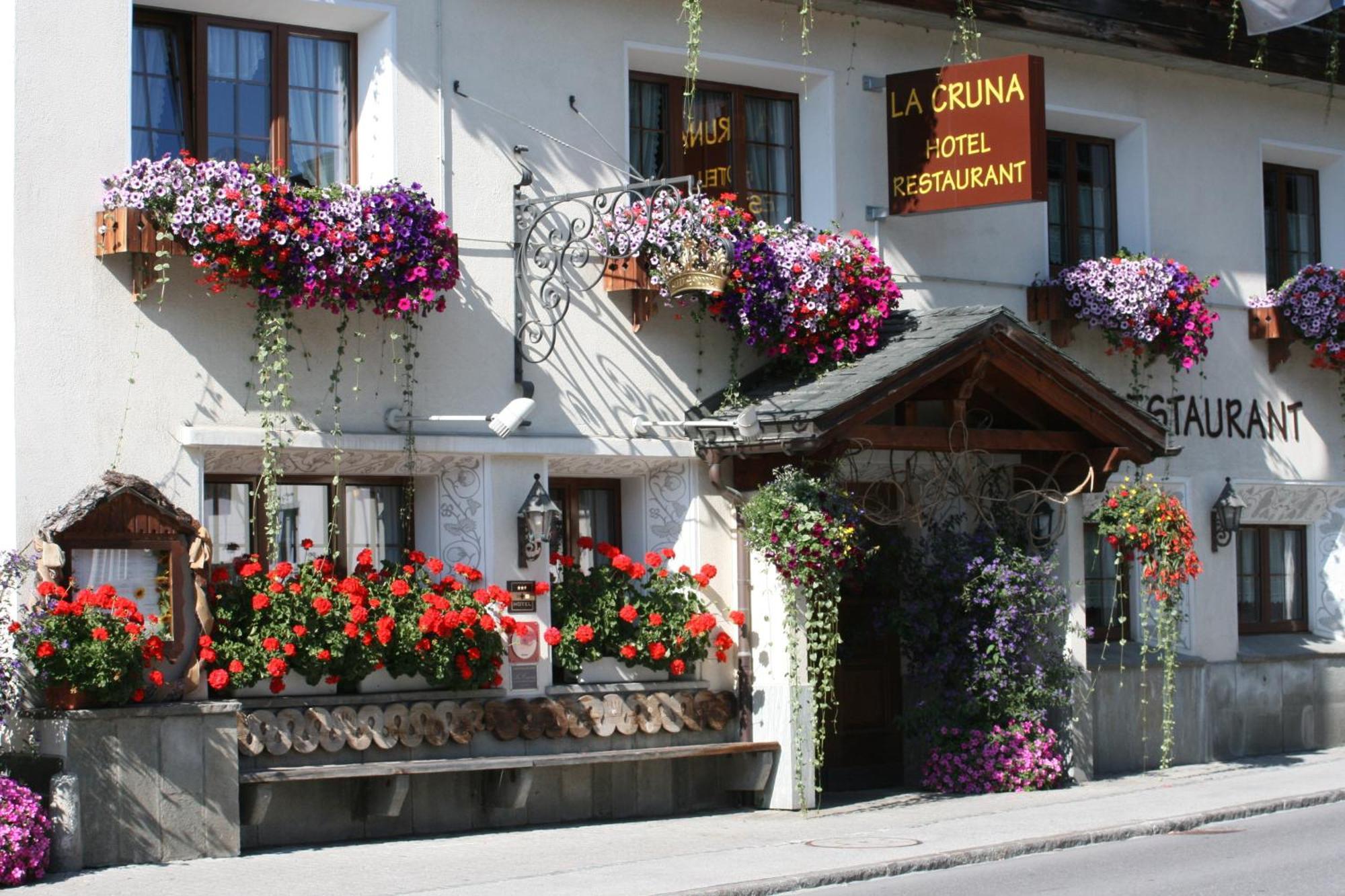 Hotel La Cruna Sedrun Ngoại thất bức ảnh