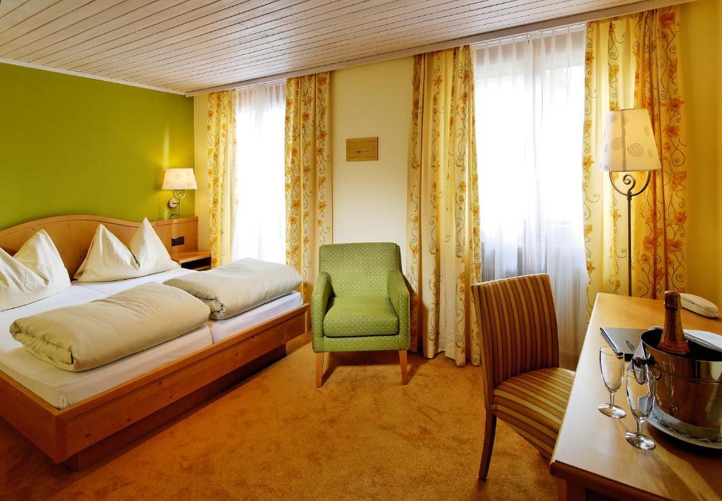 Hotel La Cruna Sedrun Phòng bức ảnh