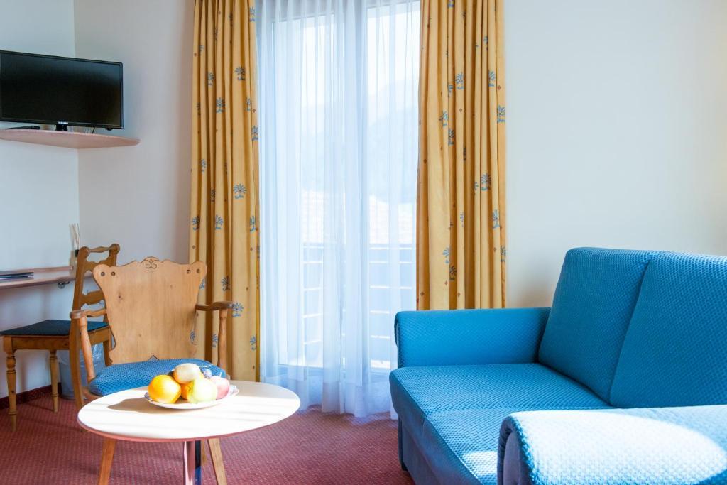 Hotel La Cruna Sedrun Phòng bức ảnh